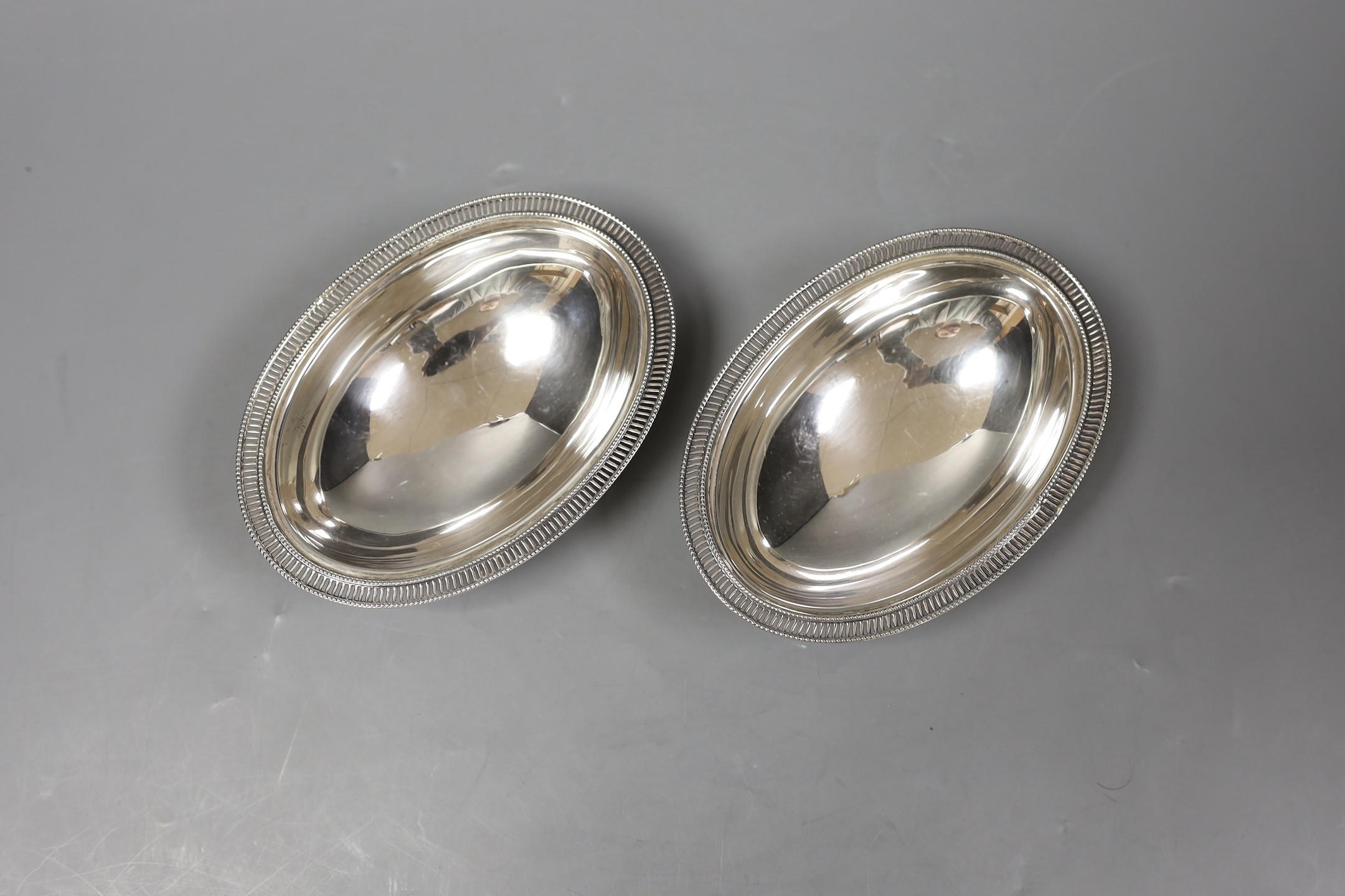 A pair of George V silver oval pedestal nut dishes, by Mappin & Webb, Birmingham, 1929, 12.7cm, 142 grams.